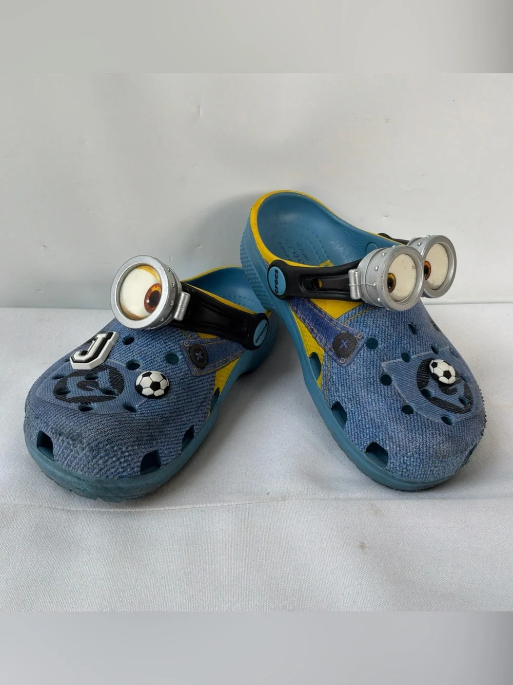 Crocs Despicable Me Minions Classic Clog Youth Size C 11